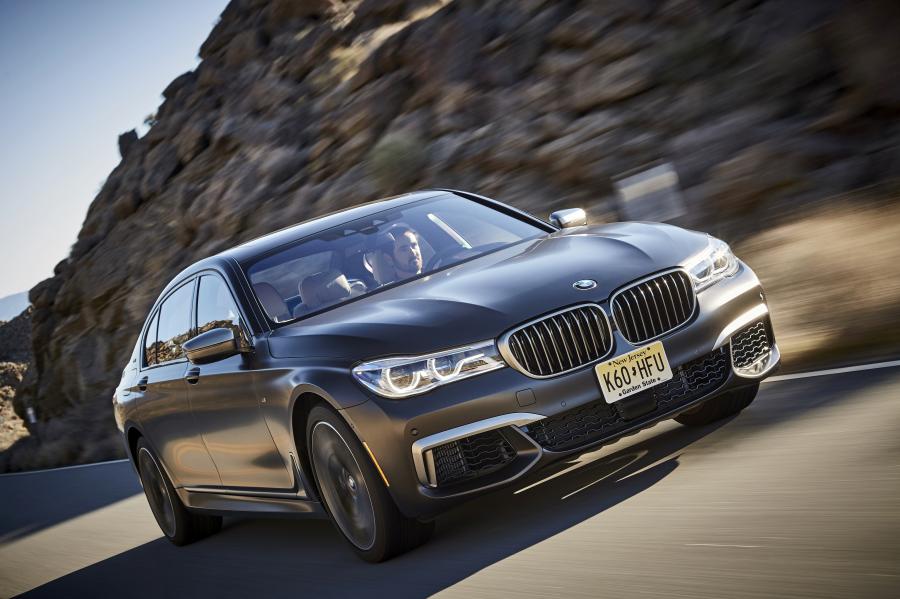  BMW M760i xDrive 2017 года  (NA) (фото 9 из 154)